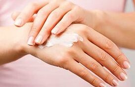 Traitement avec de la crème psoriasis